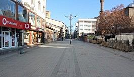 Ağrı'da kısıtlamalar nedeniyle cadde ve sokaklar boş kaldı