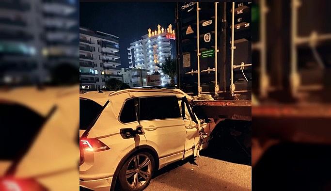 Alanya'da otomobille kamyon çarpıştı: 1 ölü