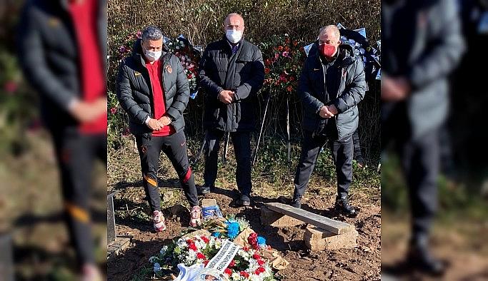 Albayrak, Terim ve Şahin, Özkan Sümer'in mezarını ziyaret etti