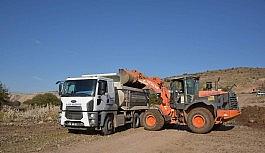Aliağa Belediyesi ekipleri, Karaköy'de el değmedik yer bırakmıyor