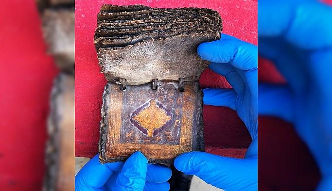 Altın varaklı Tevrat ele geçirildi