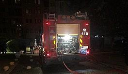 Ankara'da kapalı otoparkta yanan otomobil paniğe sebep oldu