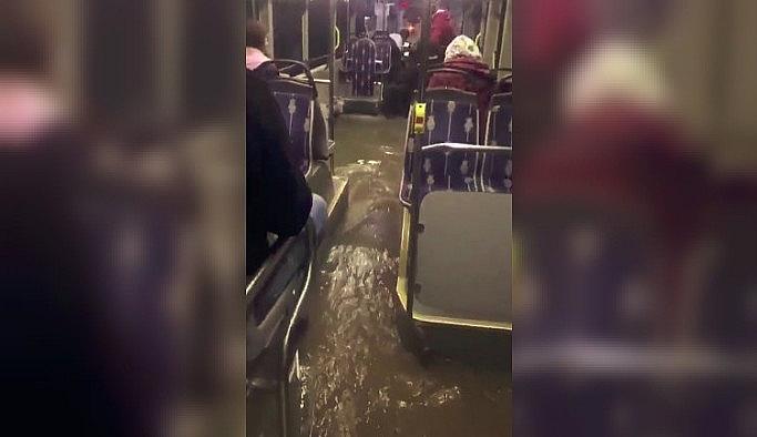 Antalya'da araç sürücülerinin kısıtlama öncesi suyla dolu yol imtihanı