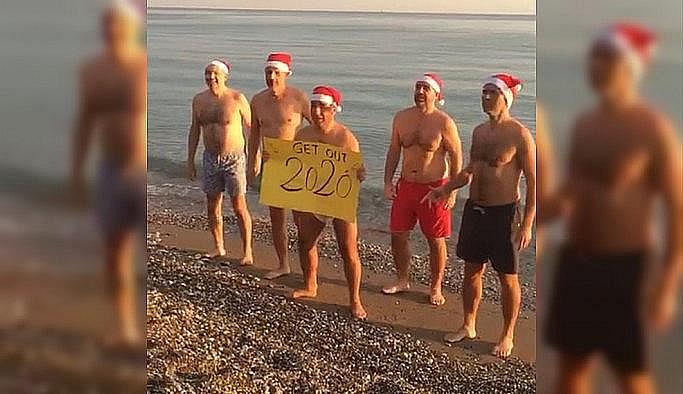 Antalya'da Norveçliler, 2021'i denize girerek kutladı