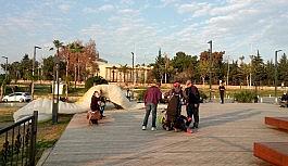 Antalya'da yamaç paraşütçüsü ve yolcusunun zor anları