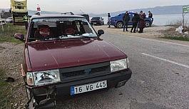 Arızalanan kamyonun şoförüne otomobil çarptı