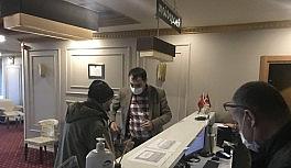 Avcılar'da sokakta kalan yaşlı vatandaşlar otele yerleştirildi