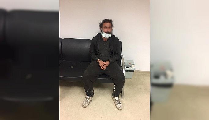 Azerbaycan ve Türk bayraklarını yere fırlatan şahıs adliyeye sevk edildi