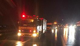 Bağcılar'da tır çekicisi devrildi: 1 yaralı