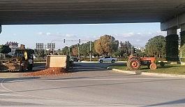 Bağlantı demiri kopan römork devrildi