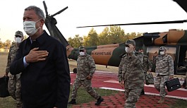 Bakan Akar ve TSK komuta kademesi sınır hattında