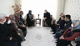 Bakan Soylu'dan şehit ailesine ziyaret