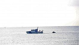 Balıkçı teknesi battı, 3 kişi balıkçılar tarafından kurtarıldı