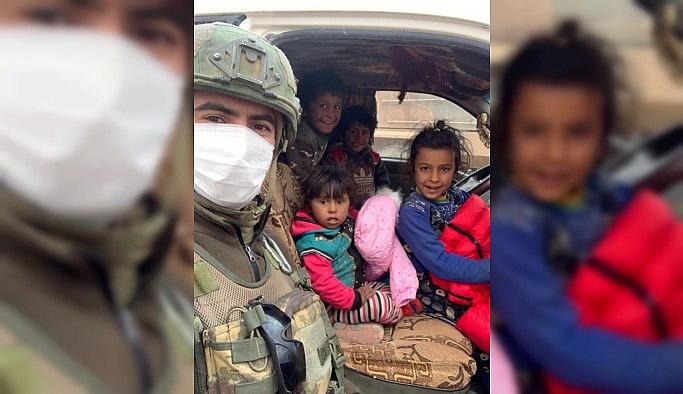 Barış Pınarı bölgesinde Mehmetçik'ten halka yardım