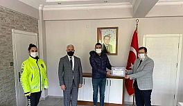 Başarılı polislerin aileleri ödüllendirildi