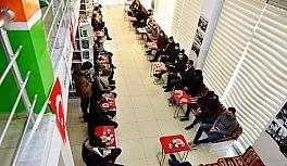 Başkan Çınar, millet kıraathanesinde gençlerle buluştu