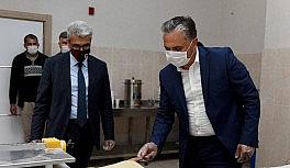 Başkan Uysal, kadın girişimcilerle erişte hazırladı