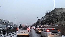 Başkent güne kar ile uyandı