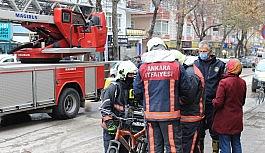 Başkent'te 6 katlı binada yangın paniği