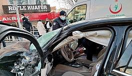 Başkent'te EGO otobüsü ile otomobil çarpıştı: 2 yaralı