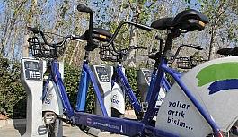 Belediyenin bisikletlerine kilidini ve şasesini kırarak zarar veriyorlar