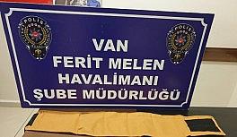 Beline bağladığı kuşağa zuladığı uyuşturucuyla uçağa binmek isterken yakalandı