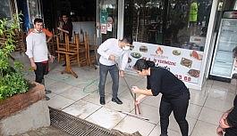 Bodrum'da dükkanlar sular altında kaldı