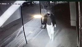 Büfenin malzemelerini kendi mallarıymış gibi alıp gittiler