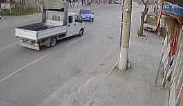 Bursa'da kontrolden çıkan otomobil ile kamyonet kafa kafaya çarpıştı: 6 yaralı