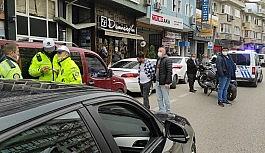 Bursa'da kovalamaca sonucu yakalanan araçtan uyuşturucu kullanma aparatı çıktı