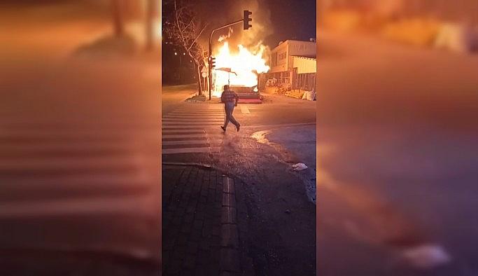 Bursa'da manav alev alev yandı