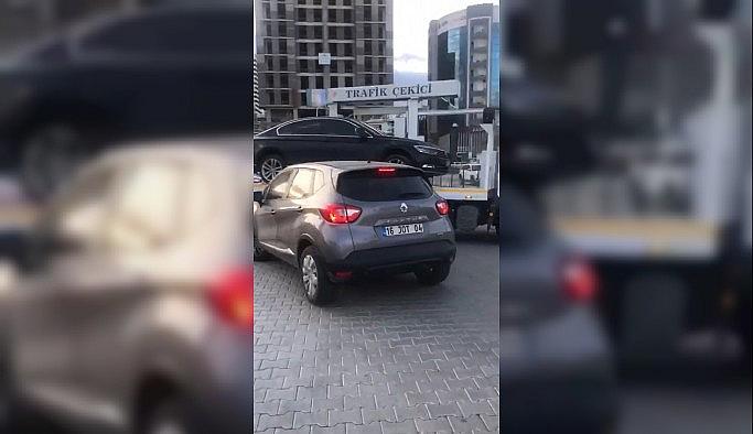 Bursa'da öfkeli öğretmen polislere hakaret etti, aracını üzerlerine sürdü