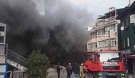 Bursa'da şehrin göbeğindeki alışveriş merkezinde yangın çıktı