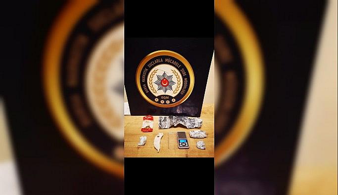 Bursa'da uyuşturucu baskınına giden narkotik timlerine alkışlı destek