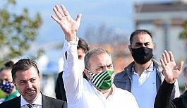 Bursaspor Başkanı Erkan Kamat, müjdeyi otobüste verdi