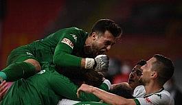 Bursaspor'da sezon sonu 8 futbolcunun sözleşmesi sona eriyor