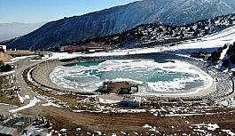 Buz tutan Ergan Dağı kartpostallık görüntü oluşturdu