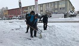 Çaldıran'da karla mücadele çalışması