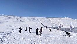 Çaldıran'da kayak sezonu açıldı
