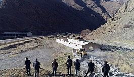 Çatak'ta metruk binalar bir bir yıktırılıyor