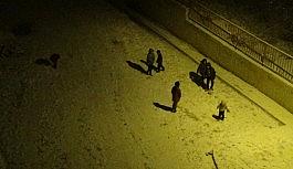 Çocukların karda top keyfi