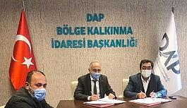 DAP'tan, Çayırlı'ya tarım makinaları desteği