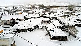 Doğu'da kar, tipi köy yollarını ulaşıma kapadı