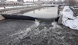 DSİ Kars Çayı'nda yaptığı şişme savağı test etti