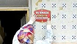 Elazığ'da Covid-19 vakası çıkan evlere uyarı etiketi