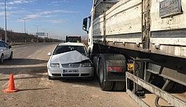 Elazığ'da kamyon, otomobile çarptı: 2'si ağır 4 yaralı