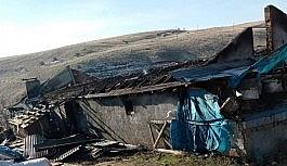 Elektrik kontağından çıkan yangın, 12 hayvanı telef etti