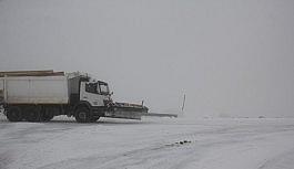 Erzincan'da 14 köy yolu kardan kapandı