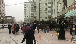 Evi ateşe verip intihar etti