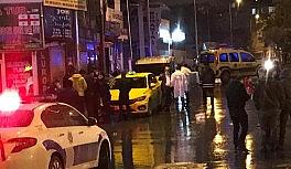 Fatih'te bekçilere ateş eden 3 şüpheli şahıstan 1'i bacağından vurularak etkisiz hale getirtildi